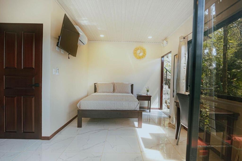 Mountain Top Park Hotel Quepos Exterior photo