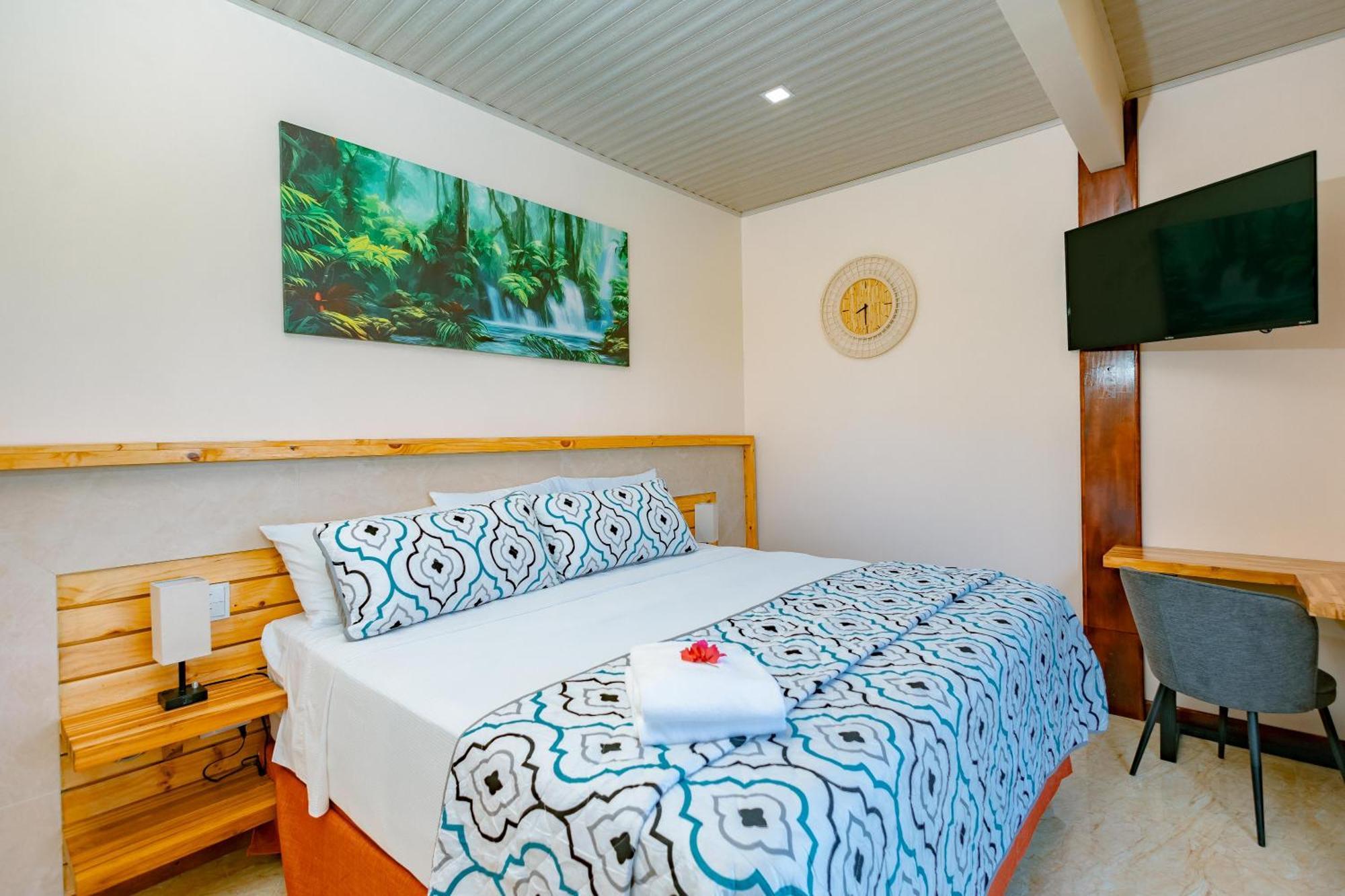 Mountain Top Park Hotel Quepos Exterior photo